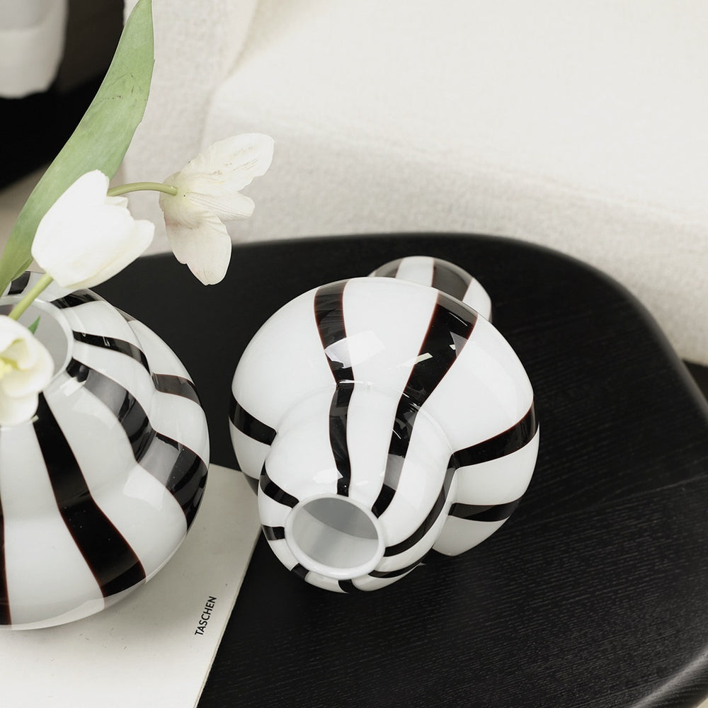 Creative Living Room Decor A Stained-glass Vase For Flower Arrangements